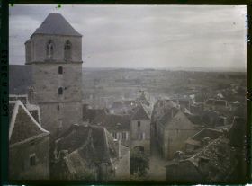 Image représentant France, Gourdon (Lot), La ville vue de l'ancien Château, les tours de l'Eglise St Pierre