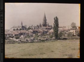 Image représentant Vue de la ville avec la collégiale Saint-Pierre