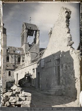 Image représentant France, Bourg et Comin, L'Eglise, le Clocher et pan de mur
