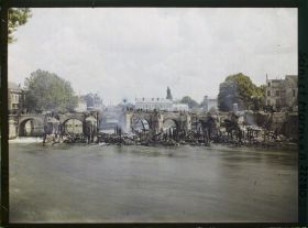 Image représentant Ensemble des moulins incendiés, vu de la rive dr. de la Marne
