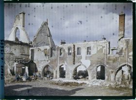 Image représentant France, Reims, Militaires dans le Couvent des Cordeliers.