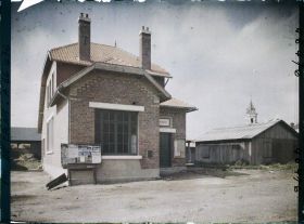 Image représentant France, Ecurie, Nouvelle Mairie et Ecole