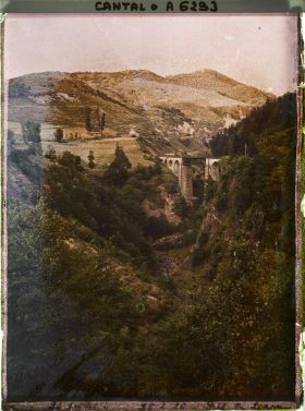 Image représentant Vue sur le viaduc ferroviaire du Viaguin, ligne Murat-Aurillac
