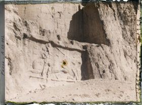 Image représentant Bas-relief sassanide sous le tombeau de Darius Ier représentant une scène de combat équestre du roi Bahram II