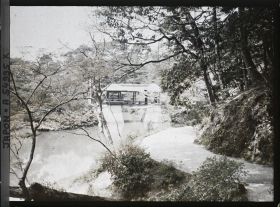 Image représentant Les jardins de la villa impériale Shugakuin Rikyû : l'étang Yokuryu et le pont Chitose-bashi (Pont de Mille Ans)