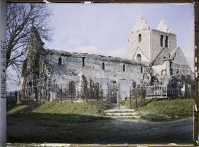 Image représentant L'église Saint-Denis après les bombardements du 7 février