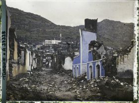 Image représentant Une rue des quartiers ouest en ruines