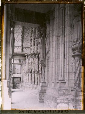 Image représentant Détail du porche du portail nord de la cathédrale Notre-Dame