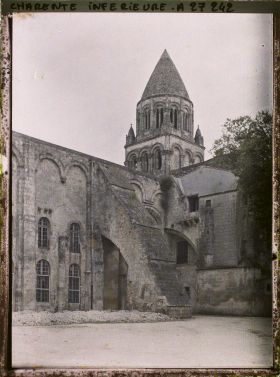 Image représentant Le mur sud et le clocher de l''Abbaye aux Dames