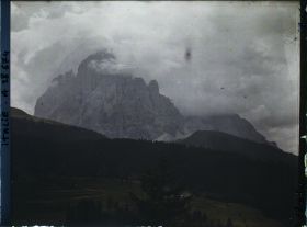 Image représentant Le Langkofel ou Sassolungo (littéralement la "longue pierre", 3181 m)