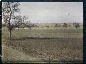 Image représentant France, Les Clayes, Vue d' ensemble sur les champs près du Village