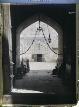 Image représentant Mosquée funéraire d'Ali, la porte nord et la cour