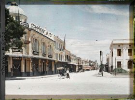Image représentant Dans le quartier de la Concession, la rue Paul Bert prise de la Place du Theâtre
