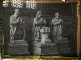 Image représentant Ile de France, Magny-en-Vexin, Intérieur de l'Eglise Statues des Comtes