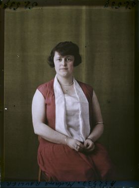 Image représentant https://musee-albert-kahn.s-museum.fr/home/NWQ2OTAwYzNmYjZlZTk1ZWQwODJmMjY4L2dlbmVyaWMtbm90aWNlLXRhYi9hdXRob3JpdHkvNjE3YTc5ZjVjZjhiODk2OGIzMzM3ZDIx/5d6900c3fb6ee95ed082f268/generic-notice-tab/authority/617a79ebcf8b8968b333764f Madame Raulier