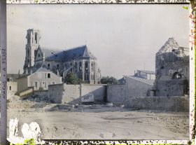 Image représentant France, Reims, L'Eglise St André et ruines aux abords de la rue de Bétheny