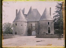 Image représentant L'entrée principale du château