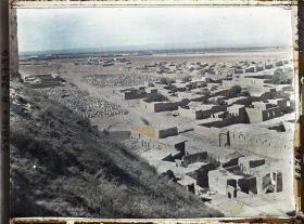 Image représentant Les cimetières musulmans et la ville vus des ruines de la citadelle