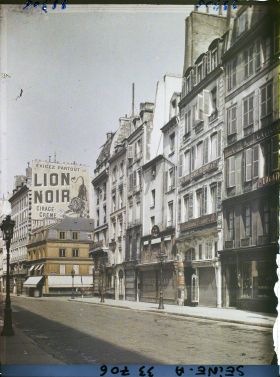 Image représentant La rue du Faubourg Saint-Honoré au niveau du numéro 14