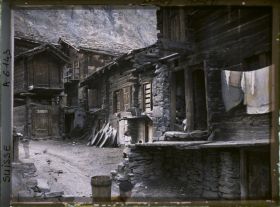 Image représentant Une rue et des mazots à Zermatt