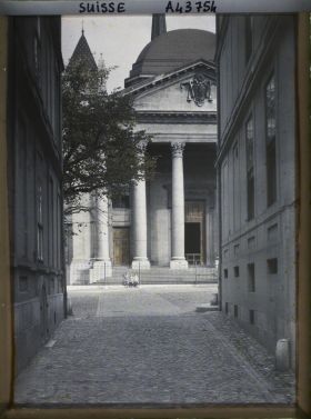 Image représentant Le porche d'entrée de la cathédrale Saint-Pierre