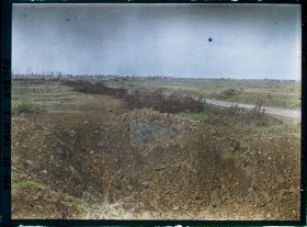 Image représentant France, Méricourt, Trou de marmite, fil de fer renversé sur le bord de la route