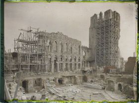 Image représentant Belgique, Ypres, Les Halles  côté Sud-EST