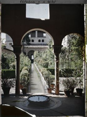 Image représentant Generalife : patio de la Acequia (patio du Canal)