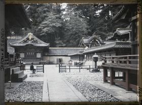 Image représentant La cour supérieure du sanctuaire Tôshôgû, mausolée du shogun Tokugawa Ieyasu