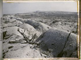 Image représentant France, Mont Cornillet, Tranchée de dirigeant vers le Mont Haut (Pente Sud)