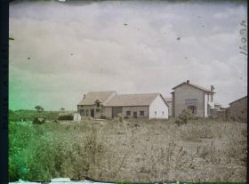 Image représentant France, Eix, Reconstructions à l'entrée du Village