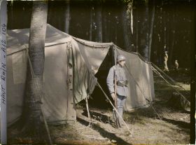 Image représentant Théâtre aux Armées, garde du vestiaire