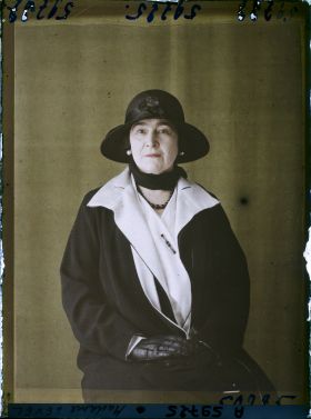 Image représentant https://musee-albert-kahn.s-museum.fr/home/NWQ2OTAwYzNmYjZlZTk1ZWQwODJmMjY4L2dlbmVyaWMtbm90aWNlLXRhYi9hdXRob3JpdHkvNjE3YTc5ZjVjZjhiODk2OGIzMzM3ZDIx/5d6900c3fb6ee95ed082f268/generic-notice-tab/authority/617a79ebcf8b8968b3337259 Madame Louise Level