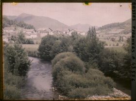 Image représentant France, St Etienne de Baigorry, Vue prise du Pont s/ la vallée et le Vieux Village