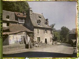Image représentant Une rue du village avec ses maisons