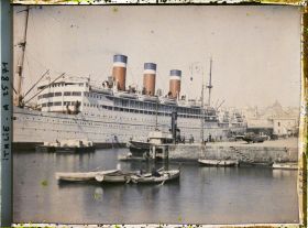 Image représentant Dans le port, la Providence, un bateau français