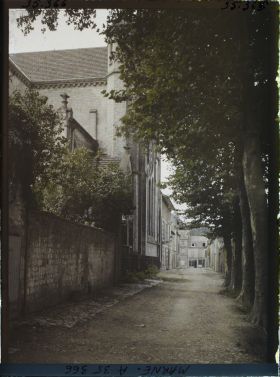 Image représentant France, Ste Menehould le haut, Rue longeant l'Air