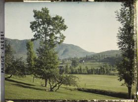Image représentant Un coin de la vallée du Lez, vue vers l'aval
