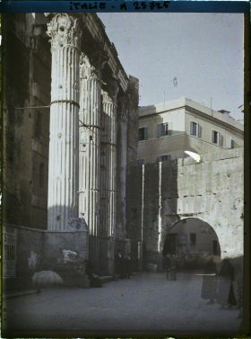 Image représentant Colonnade au loin de la rue Tor de Conti