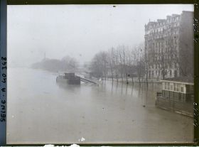 Image représentant La Seine en crue depuis le viaduc d'Auteuil (aujourd'hui pont du Garigliano), quai de Javel ?