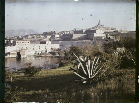 Image représentant Notre-Dame de la Garde, vue prise du parc du Pharo