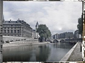 Image représentant Le pont Saint-Michel et le quai des Orfèvres vus du port des Grands Augustins