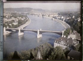 Image représentant Le Wettsteinbrücke sur le Rhin et panorama sur la ville depuis le Münster