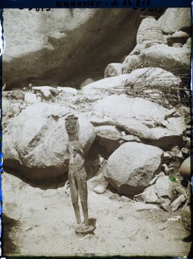 Image représentant Statuette du fétiche Ogoun dans la montagne