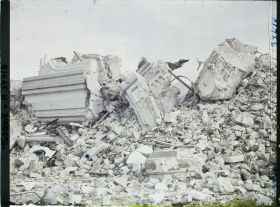 Image représentant Turquie, Smyrne, La Ville incendiée, Quartier italien Ruines de l'Eglise Grecque de Ste Catherie