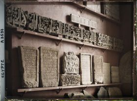 Image représentant Stèles scuptées et inscriptions en pierre, au musée islamique du Caire