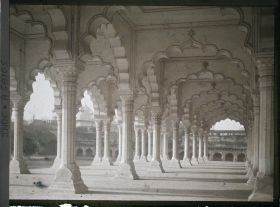 Image représentant Intérieur de la salle des audiences publiques (Diwan-i-Am) dans le fort Rouge (Lal QIla)