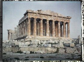 Image représentant Sur l'Acropole le Parthénon. Vue d'ensemble (avec la colonnade extérieure) du côté ouest