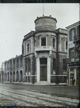 Image représentant Turquie, Smyrne, Les Quais de Smyrne - Immeuble incendié de la Banque d'Orient