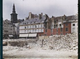 Image représentant Belgique, Namur, Place d'Armes vers l'Eglise St Loup